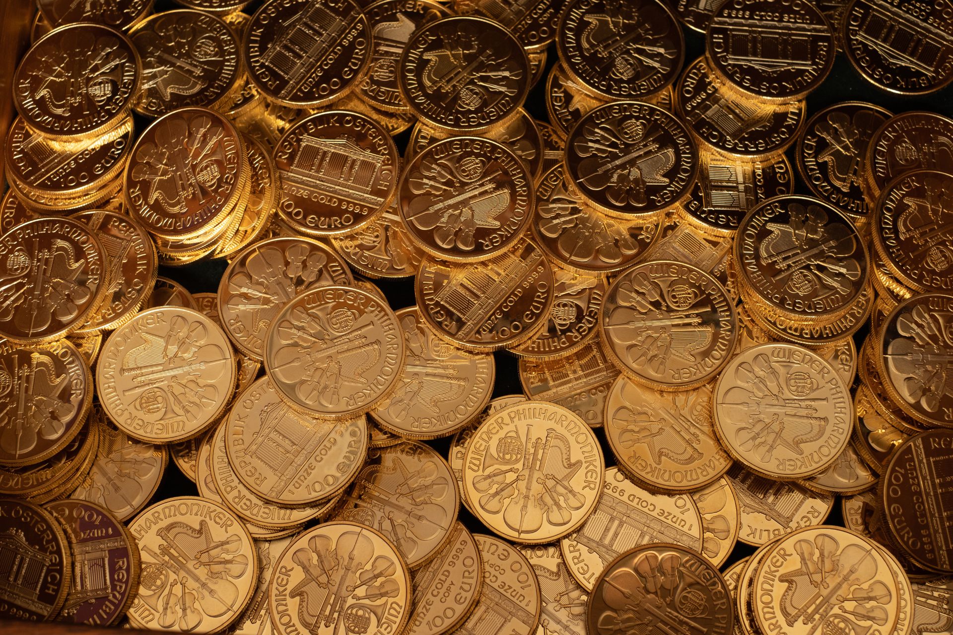 The Influence of Central Bank Policy on Long-Term Trends in Gold Investment